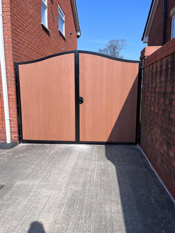Composite Driveway Gate - Double Leaf product gallery image