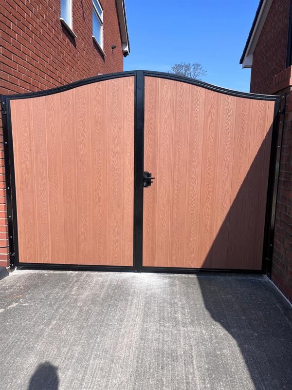 Composite Driveway Gate - Double Leaf product gallery image