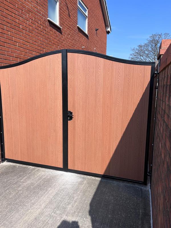 Composite Driveway Gate - Double Leaf product gallery image