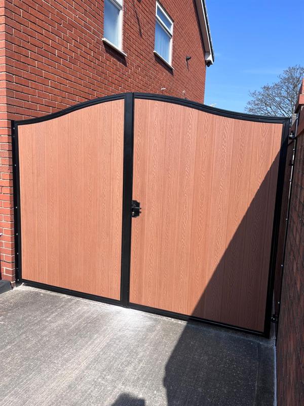Composite Driveway Gate - Double Leaf product gallery image