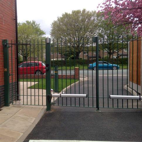 Heavy Duty Commercial Gate product gallery image